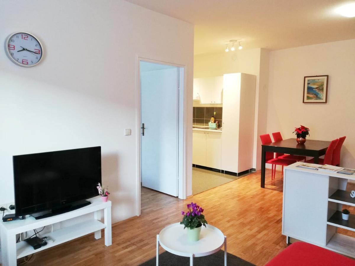 אומאג City Center Apartment מראה חיצוני תמונה